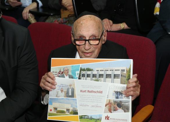 Kurt Rothschild Receives Orot Israel College's Badge of Honor