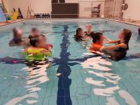 avia gutman teaching swimming during corona picture